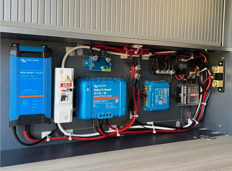 Kit électrique van : SMART ou classique ? Le comparatif honnête VANPOWER 12-230 - Vanlife-Store