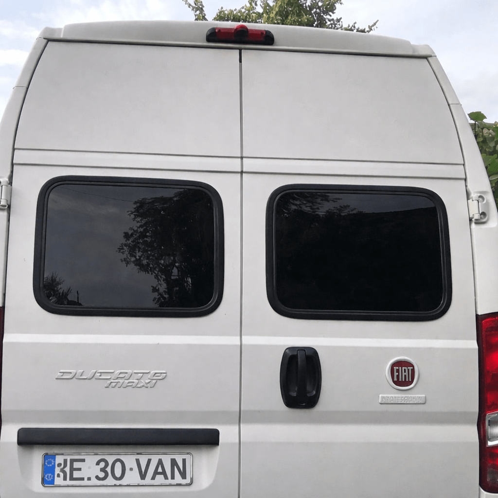 Tutoriel: Les étapes pour installer soi-même les baies projetables sur votre fourgons aménagés - Vanlife-Store