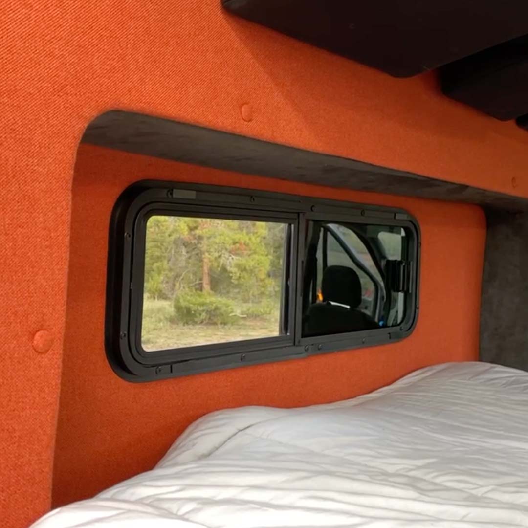 Baie coulissante SLIDE 700 x 550 - avec store et moustiquaire - Vanlife-Store