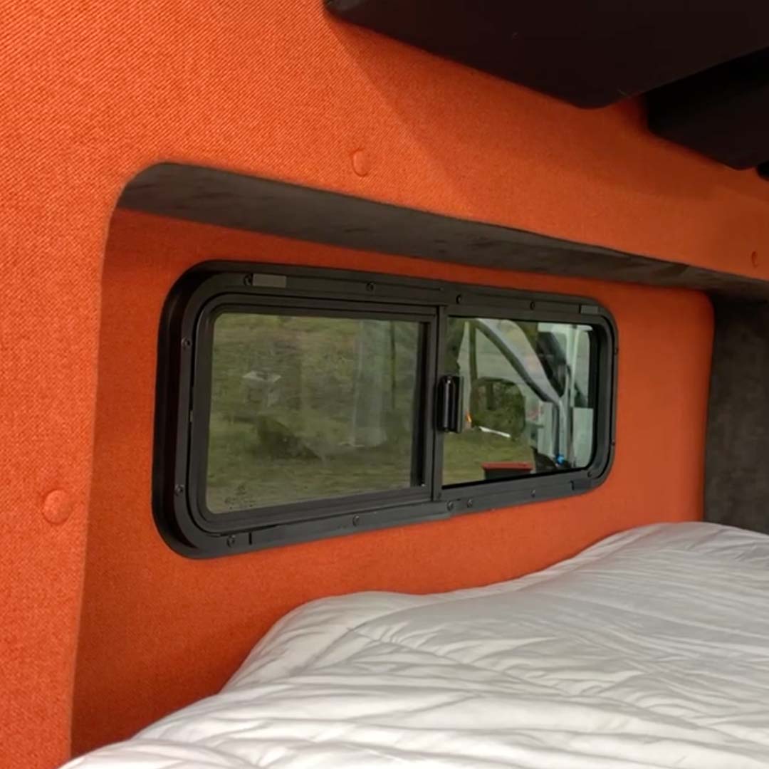 Baie coulissante SLIDE 700 x 550 - avec store et moustiquaire - Vanlife-Store