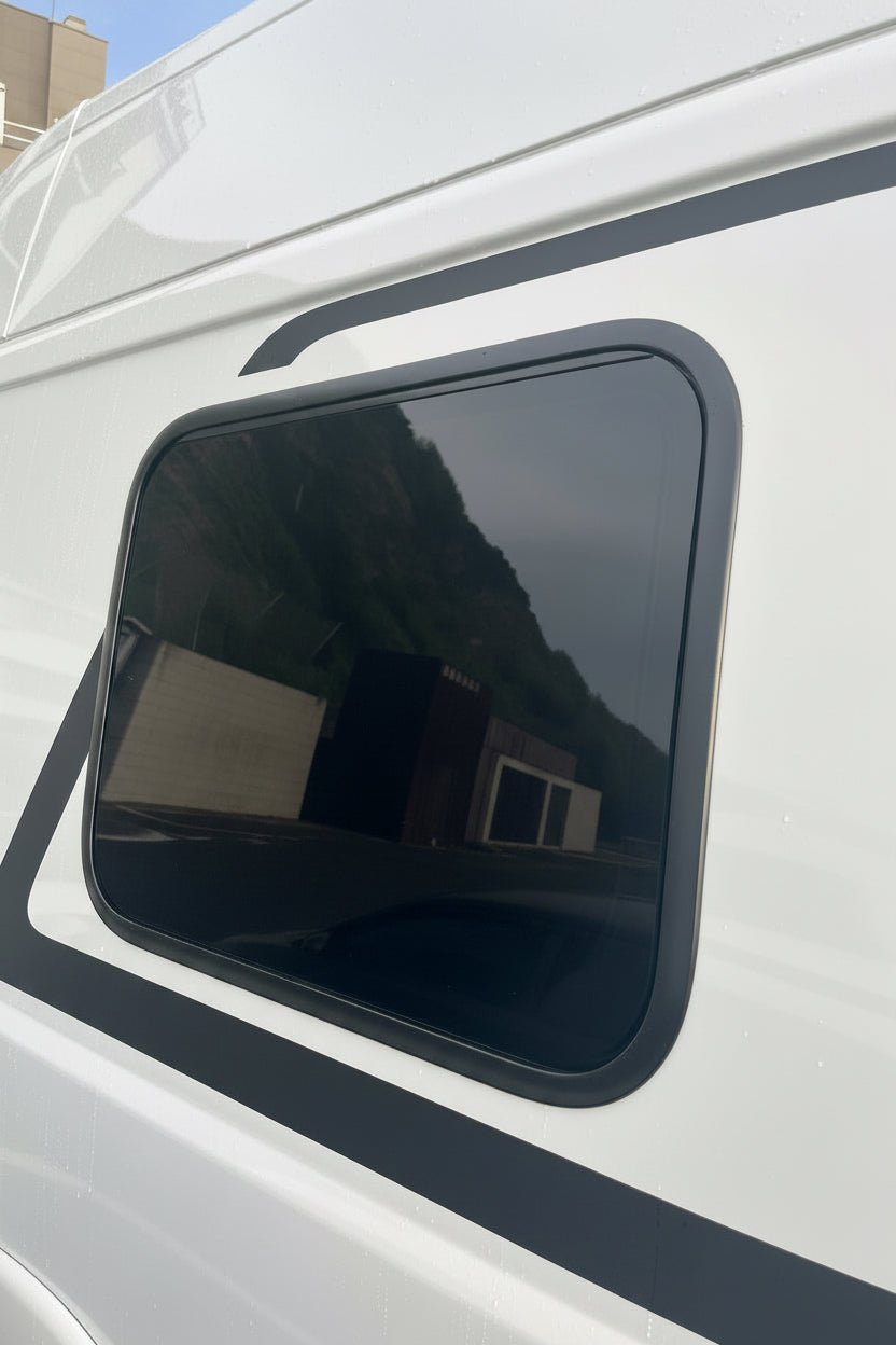 Baie projetable SHADE (Dimensions pour porte arrière fourgons L2H2 - L4H3) - Vanlife - Store