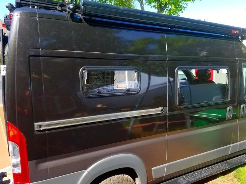 Fenêtre LIGHT 500 x 350 - avec store et moustiquaire - Vanlife-Store